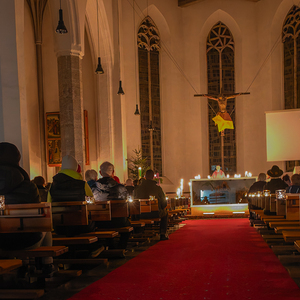 Rorate ist ein stimmungsvoller Gottesdienst im Advent, er wird noch vor Sonnenaufgang bei Kerzenlicht gefeiert. In der Pfarre Kirchdorf an der Krems findet dieser an den Adventsamstagen um 6 Uhr früh statt, anschließend gibt es ein kleines Stehfrühst