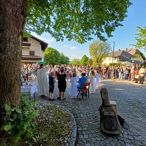 Jesus hat uns in sein Herz geschlossen