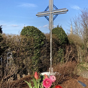Das Kreuz vor dem Cardijn Haus