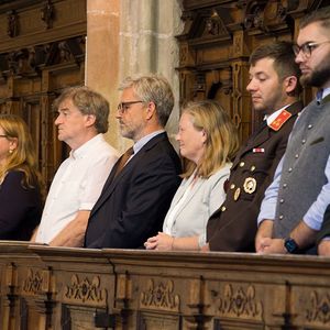 Bischof Manfred Scheuer feiert Sonntagsmesse in der Stadtpfarrkirche St. Stephan