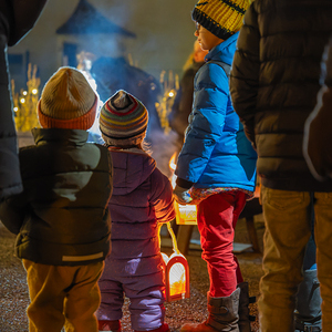 Lebendiger Adventkalender der Pfarre Kirchdorf an der Krems. Adventliche Besinnung - beten, singen und feiern. anschließend gemeinsam bei Tee wärmen und reden.Bild: bei Anna Hölzl