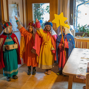 Die Sternsinger*innen waren in der Pfarre Kirchdorf an der Krems unterwegs