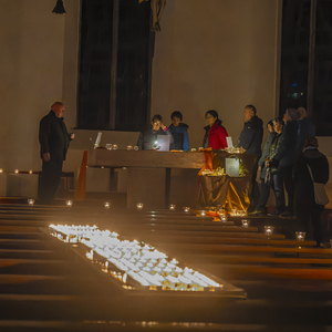 Frieden - Schalom war das Thema der Nacht der 1000 Lichter in der Pfarre Kirchdorf an der Krems. 