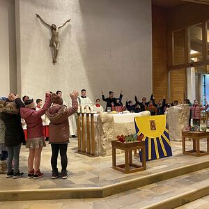 Vaterunser-Kreis um den Altar