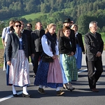 Pfarrgemeinderat beim Einzug in die Kirche