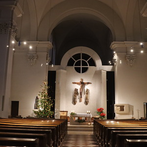 weihnachtliche Kirche St. Quirinus