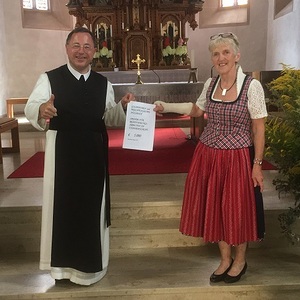 Heuer - auch Anlasse des 40jährigen Bestehens wurde zum Danke der Pfarre eine Spende für die Kirchenrenovierung übergeben.  Herzlichen Danke dafür.