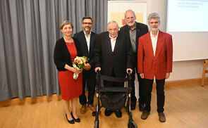 (v. l.) Monika Würthinger (Autorin), Klaus Birngruber (Hrsg./Diözesanarchiv),  Bischof em. Maximilian Aichern OSB, Bischofsvikar Wilhelm Vieböck, Helmut Wagner (Verleger)