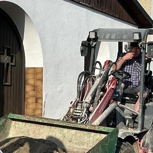 Hauptweg auf Rainbacher  Friedhof wird saniert