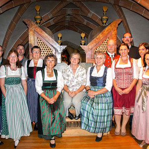 Gruppenfoto vor der Orgel