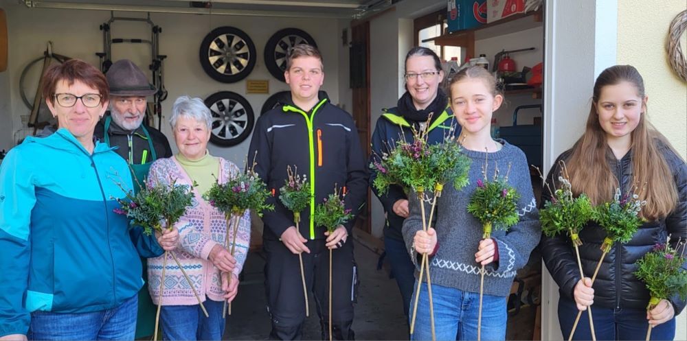 Firmvorbereitung 2025 / Pfarre BWN Palmbuschen binden