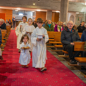 Am Christkönigs-Sonntag wurden in der Pfarrkirche Kirchdorf an der Krems beim Sonntagsgottesdienst neue MinistrantInnen aufgenommen