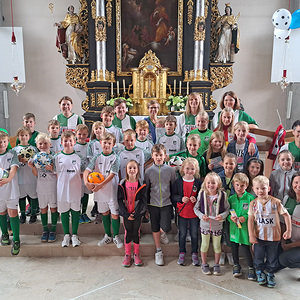 Kinderliturgiekreis und Fußballmannschaft