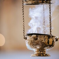 © Bild: Besim Mazhiqi / Erzbistum Paderborn In: Pfarrbriefservice.de Paderborn, 14. April 2022: Abendmahlsamt mit Erzbischof Becker im Paderborner Dom. Foto: Besim Mazhiqi