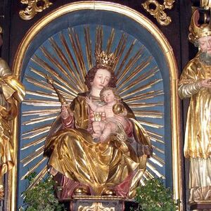 Pfarrkirche Pettenbach - Datail linker Seitenaltar 'Thronende Madonna' von Hans Spindler