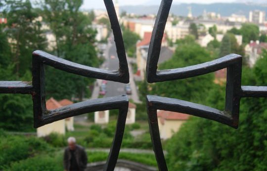 Die Menschen in der Stadt mit den Augen des Glaubens sehen.