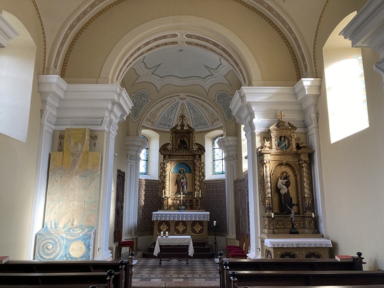 Innenansicht unserer Filialkirche St. Anna Richtung Altar