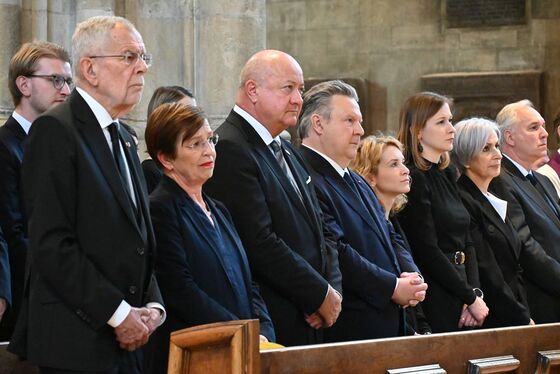 Persönlichkeiten aus der Politik beim Requiem für Papst Franziskus / © Kathpress / Paul Wuthe Persönlichkeiten aus der Politik beim Requiem für Papst Franziskus