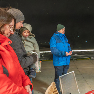 Lebendiger Adventkalender der Pfarre Kirchdorf an der Krems. Adventliche Besinnung - beten, singen und feiern. Anschließend gemeinsam bei Tee wärmen und reden.Bild: Lebendiger Adventkalender bei Familie Holzer-Colin