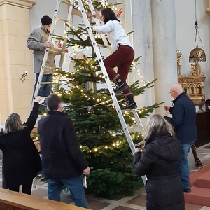 Christbaum schmücken