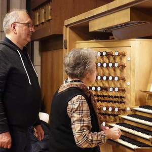 Domorganist Wolfgang Kreuzhuber mit Teilnehmerin Christine Krendl