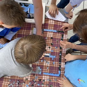 Unser Programmbeitrag: Kirchen-Puzzle bauen