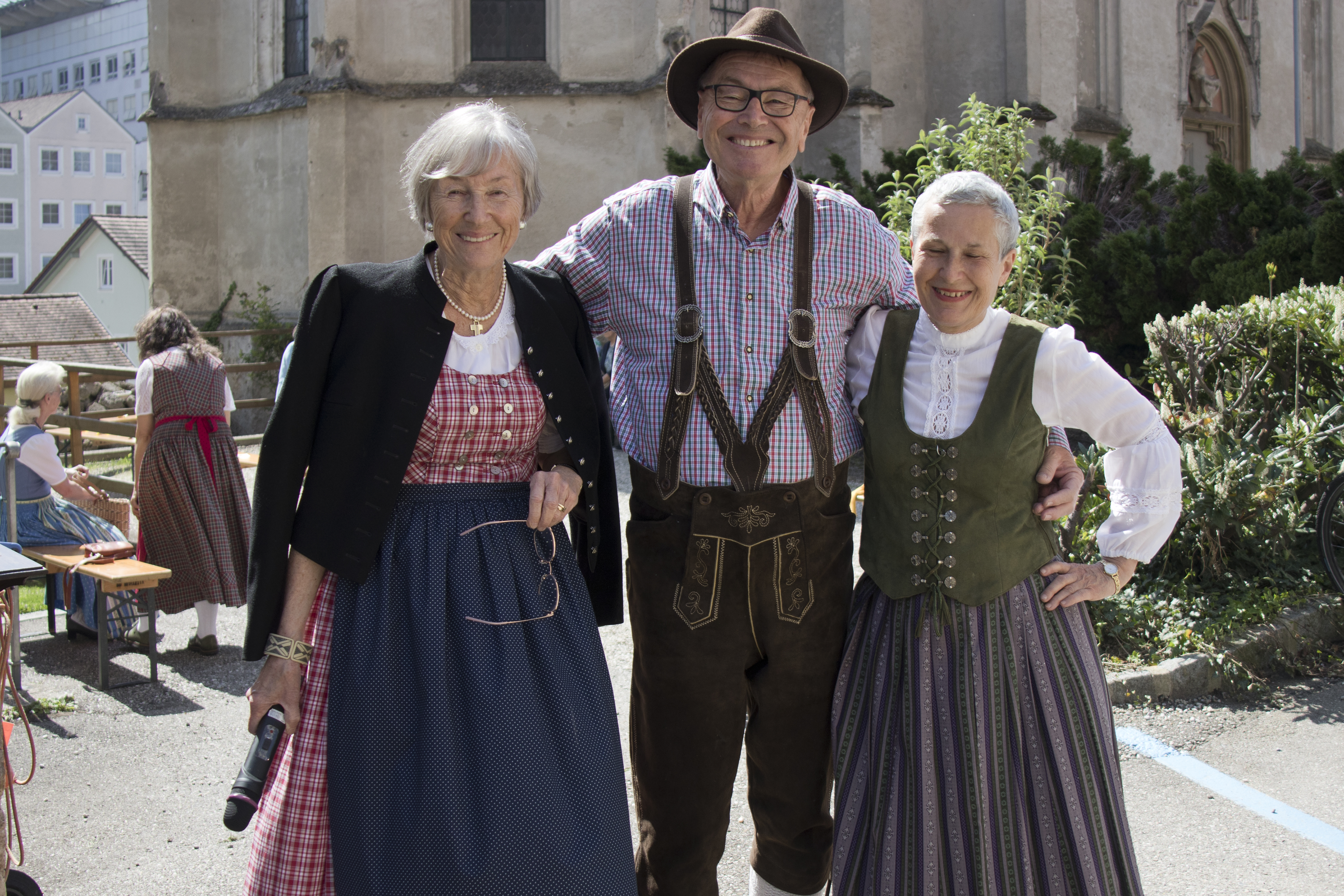 Tracht aus zweiter Hand - Goldhaubenfrauen 2024