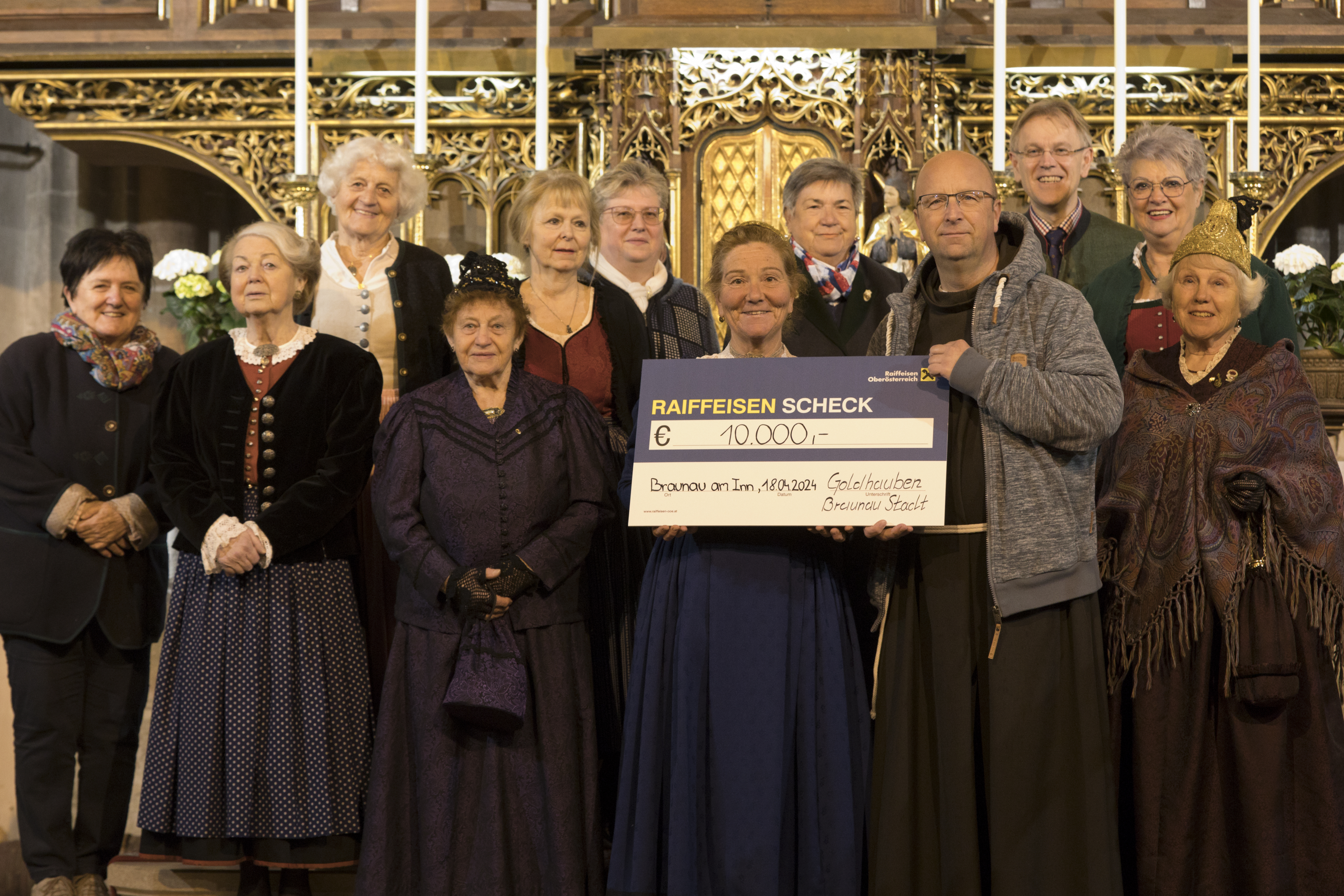 Tracht aus zweiter Hand - Goldhaubenfrauen 2024