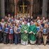 Gruppenfoto / © Diözese Linz / Foto Haijes 26 Religionslehrer:innen von Bischof Manfred Scheuer in ihren Dienst gesendet