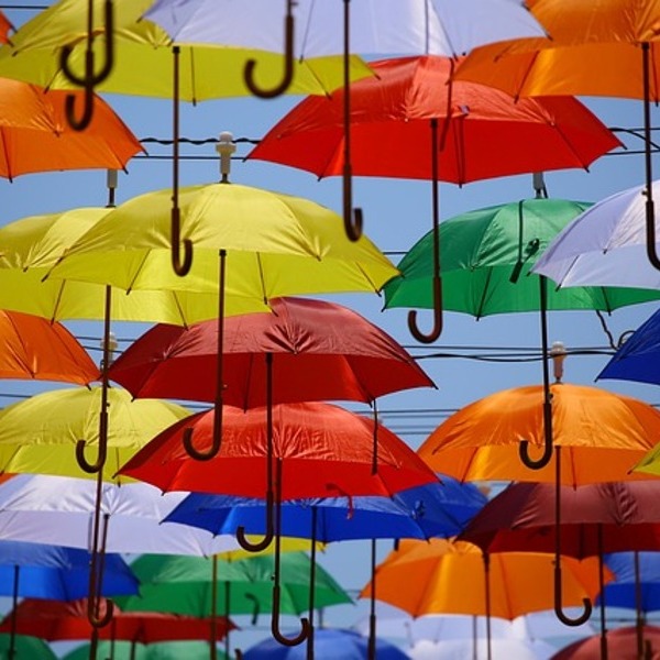 umbrellas-1834286_640.jpg / Pixabay