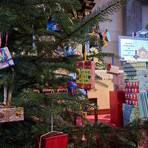 Wünsche der Kinder am Christbaum