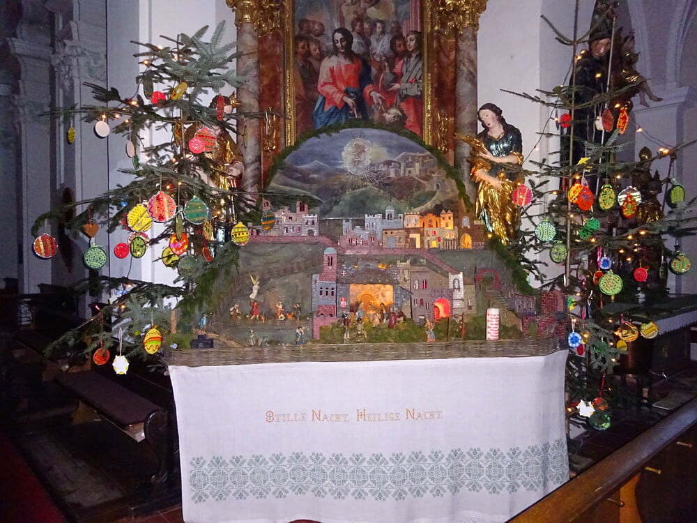 Weihnachtsschmuck in der Pfarrkirche