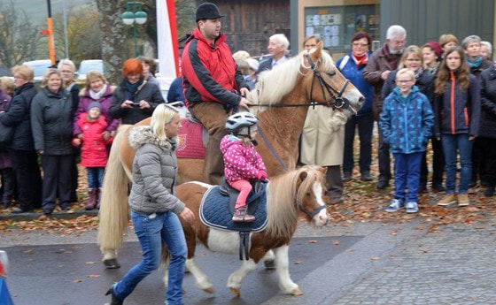 Zu Fuß und hoch zu Pferd