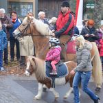 Zu Fuß und hoch zu Pferd