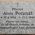 Gedenktafel für Pfarrer Alois Poranzl auf dem Linzer St.-Barbara-Friedhof