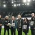 Bei der Stadionsegnung (von rechts): Dechant Christian Zoidl, Pfarrassistentin Monika Weilguni, Bischofsvikar Willi Vieböck, Bischof Manfred Scheuer, LASK-Generalsekretär Gernot Fellinger und Zeremoniar Ivan Brkić.