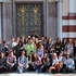 Gruppenbild vor der Paurakirche